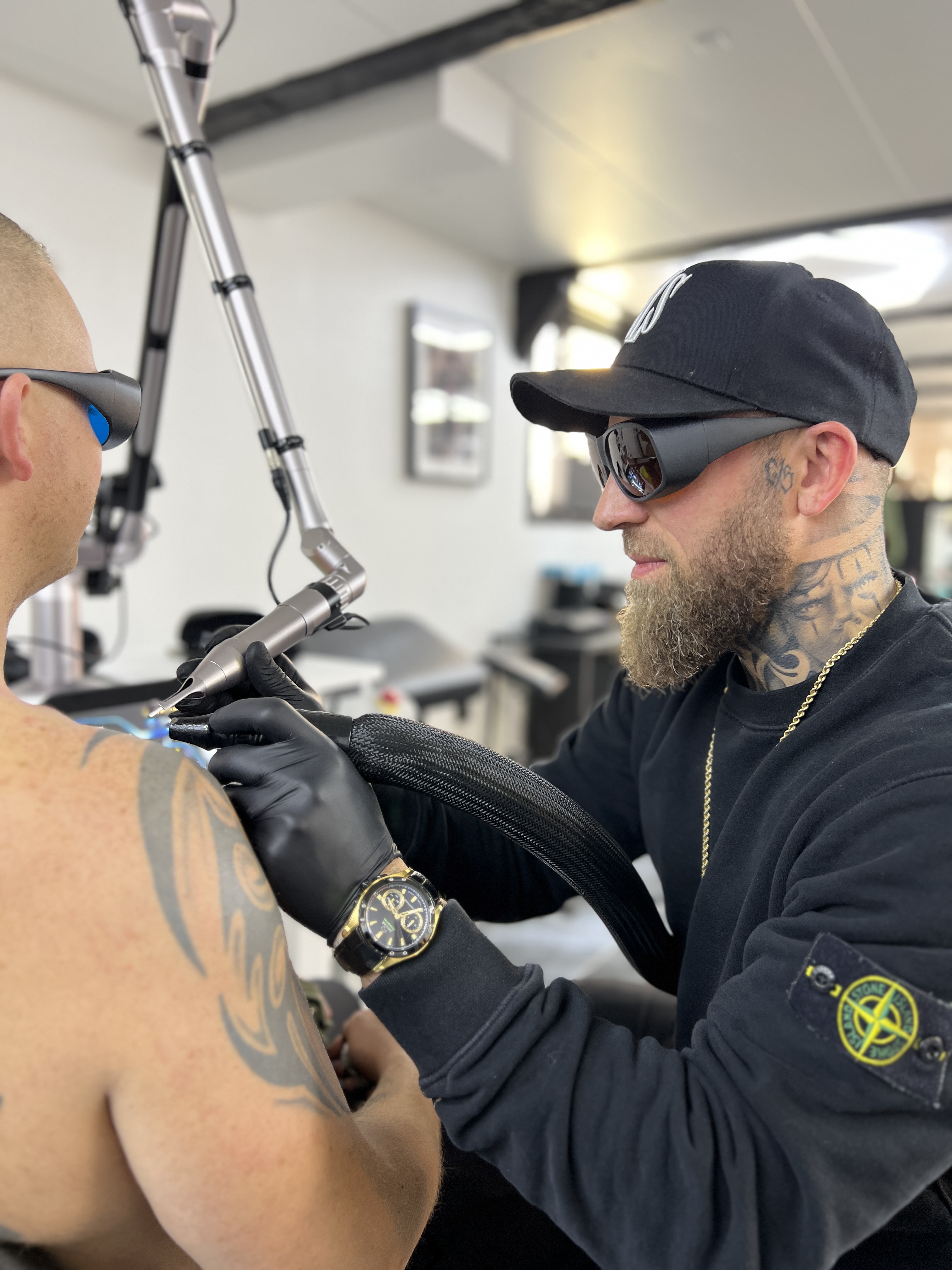 Piercing detaljer og arbejde